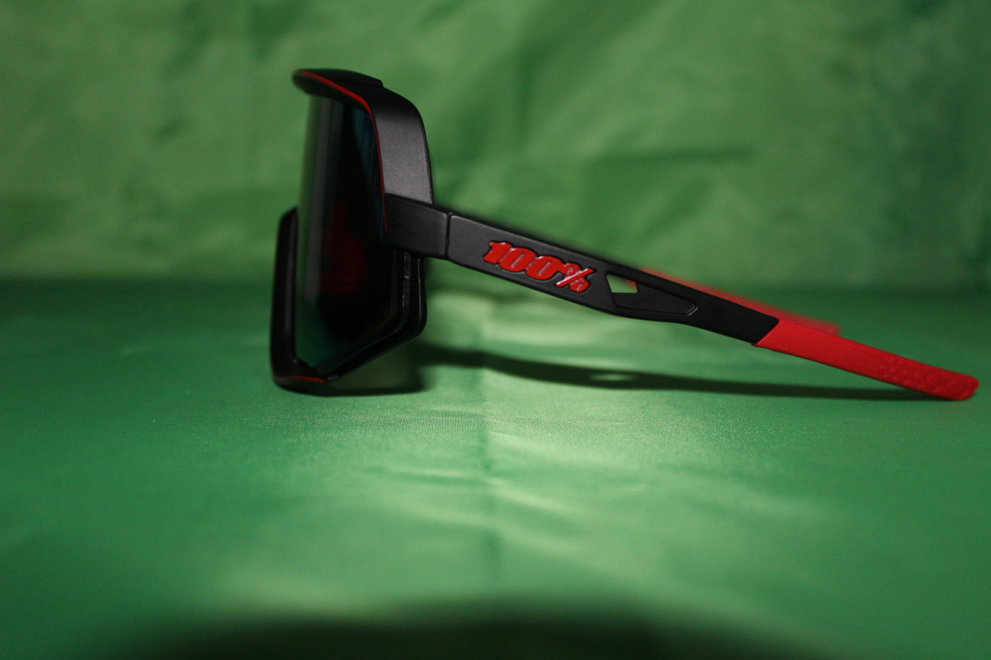 100% Eyewear "Red & Black"