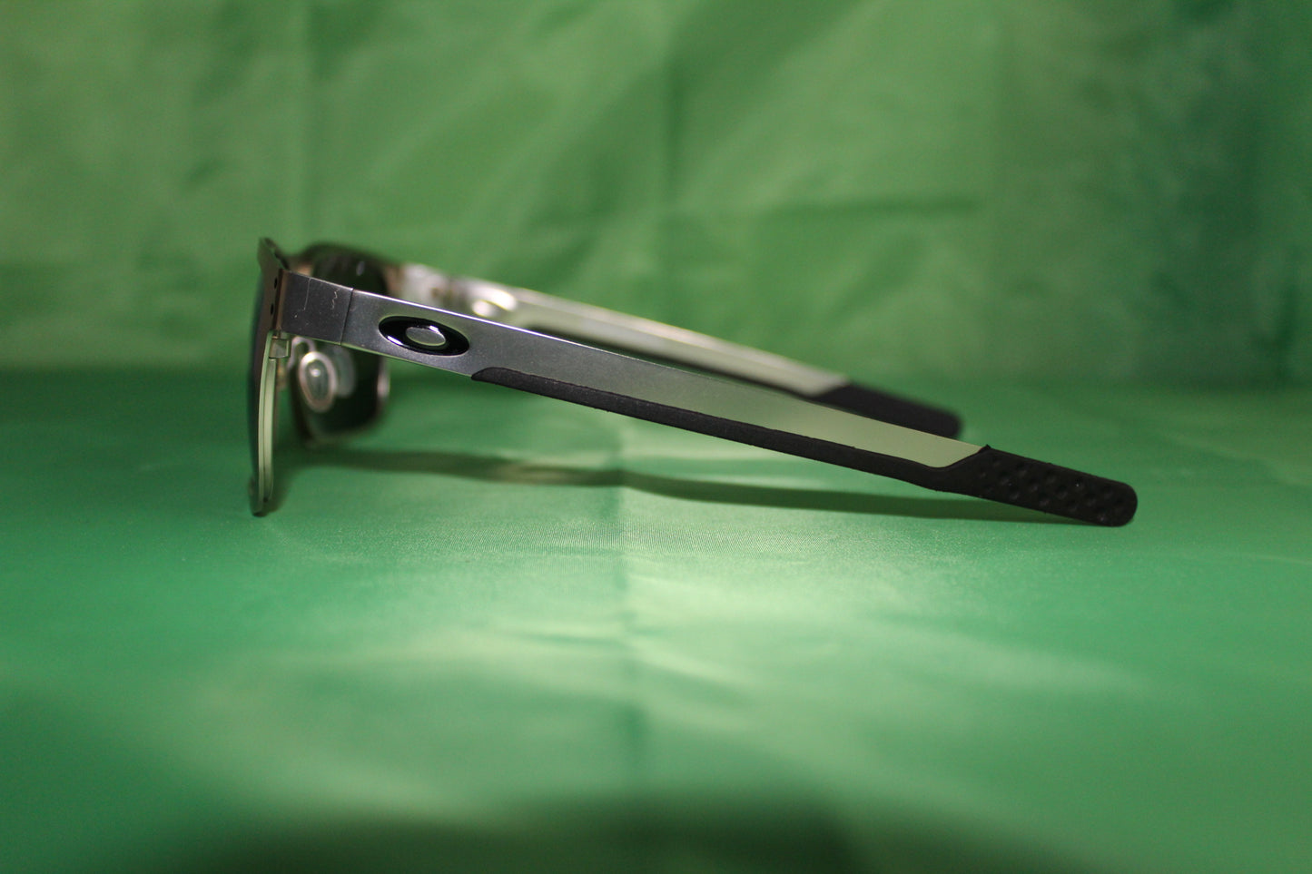 Oakley "Silver Metal & Green"