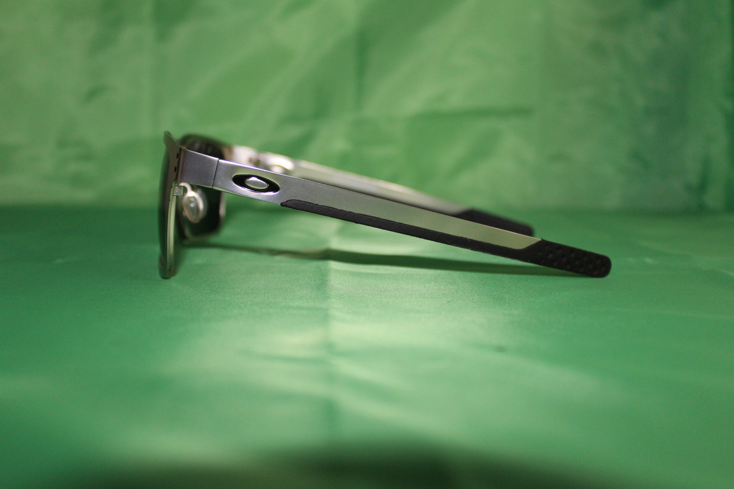 Oakley "Silver Metal & Black"