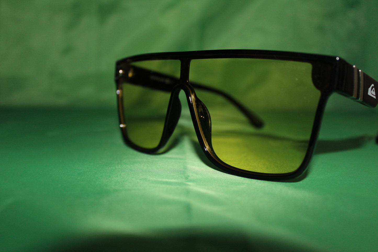 Quicksilver "Yellow Tint"