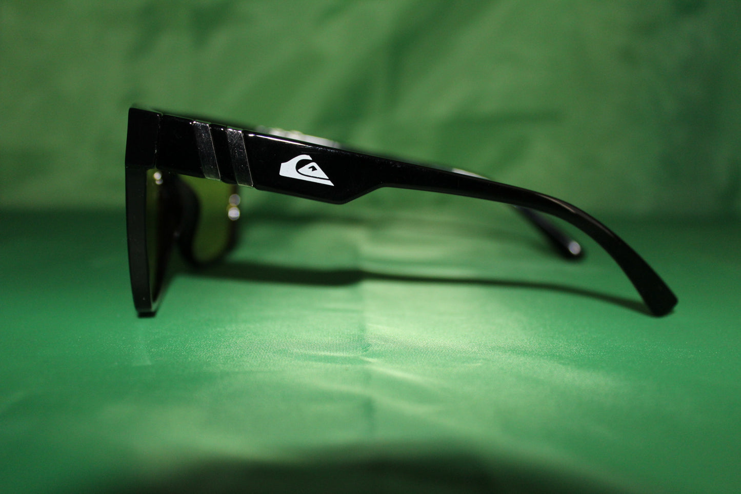 Quicksilver "Yellow Tint"