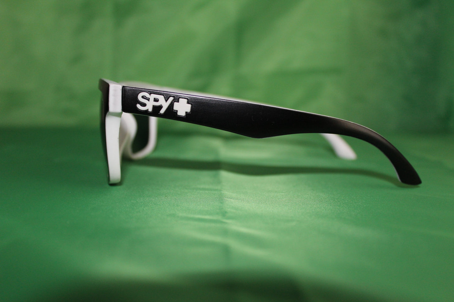 Spy+ "Black & White"