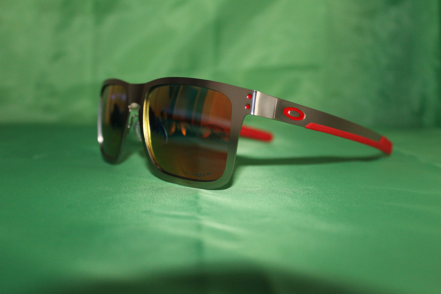 Oakley "Silver Metal & Red"